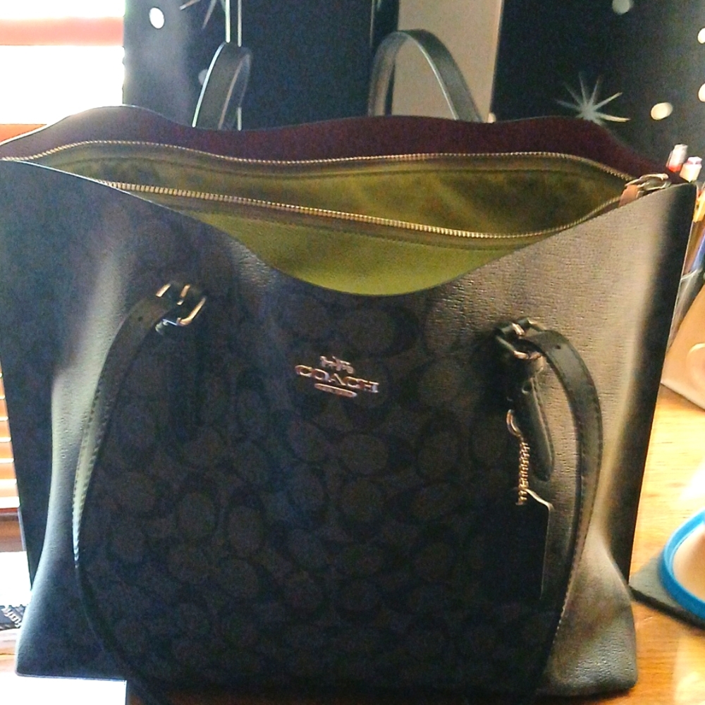 Don't use it large size brand new COACH purse paid 200$